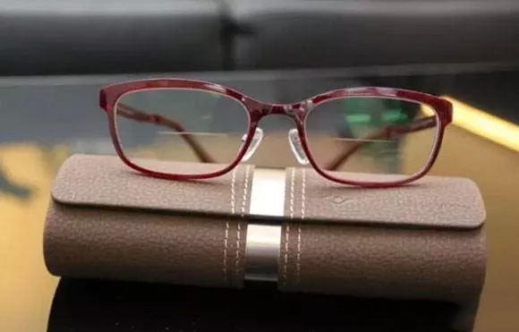 美麗島老花鏡：老年人避免眼疲勞，老花鏡如何選擇？