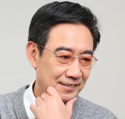 請問漸進(jìn)老花鏡哪個(gè)品牌的最好?